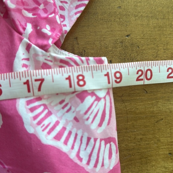 Lily Pulitzer dress in a beautiful pink flowers pattern - Picture 5 of 8